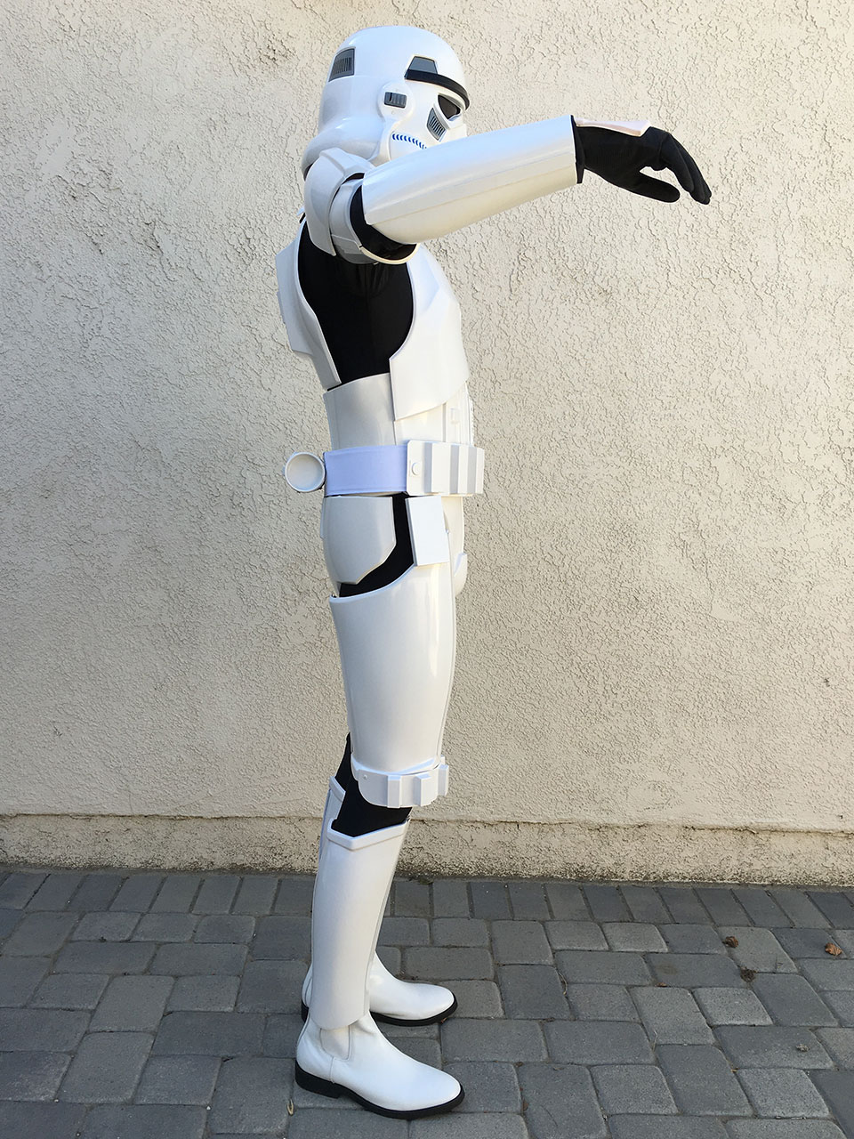 eib-right-arms-up.jpg